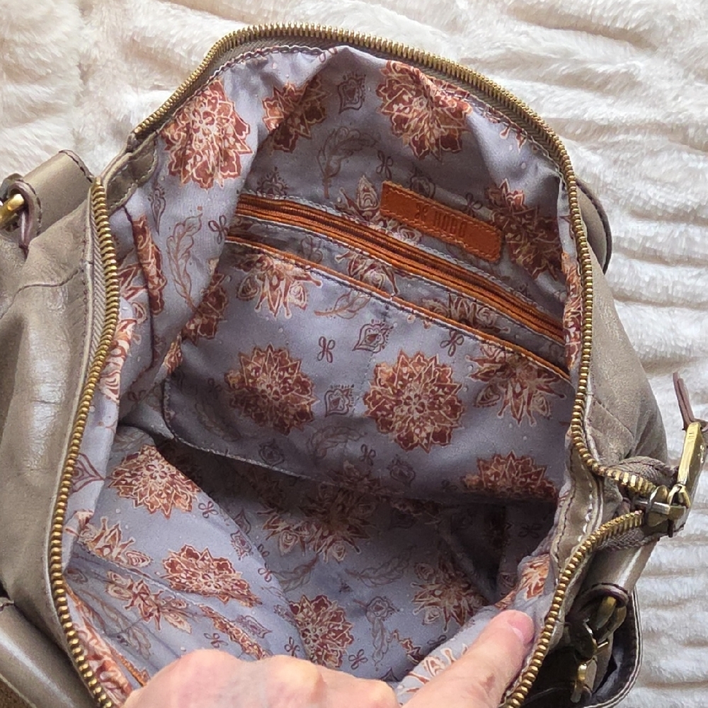 HOBO Women's Taupe Sheila Leather Hobo Bag  Ex Cond - Picture 7 of 8